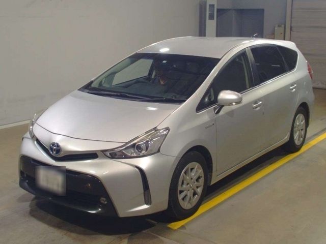 446 Toyota Prius alpha ZVW40W 2015 г. (TAA Yokohama)